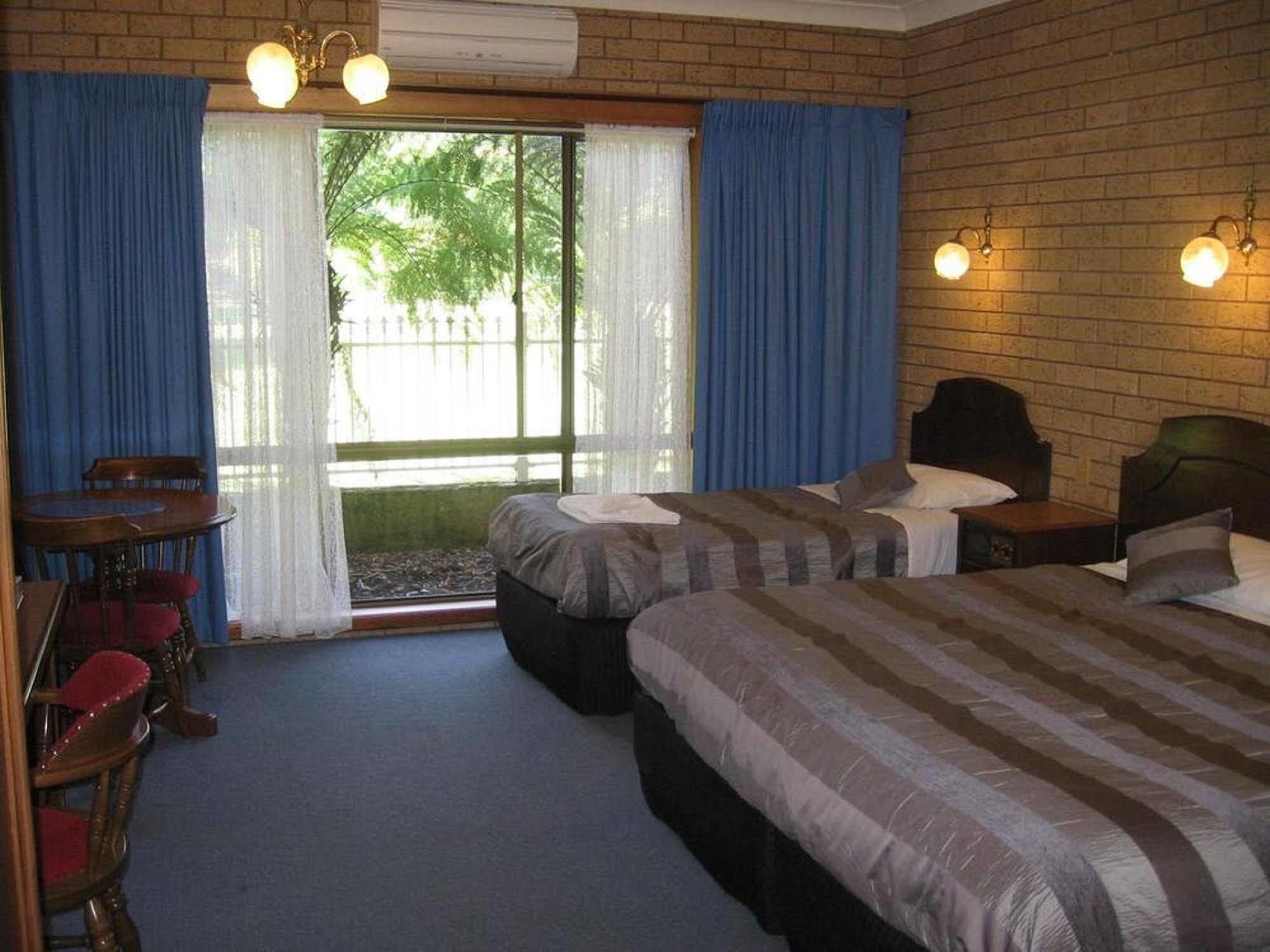 Barrass John Bright Motor Inn Extérieur photo