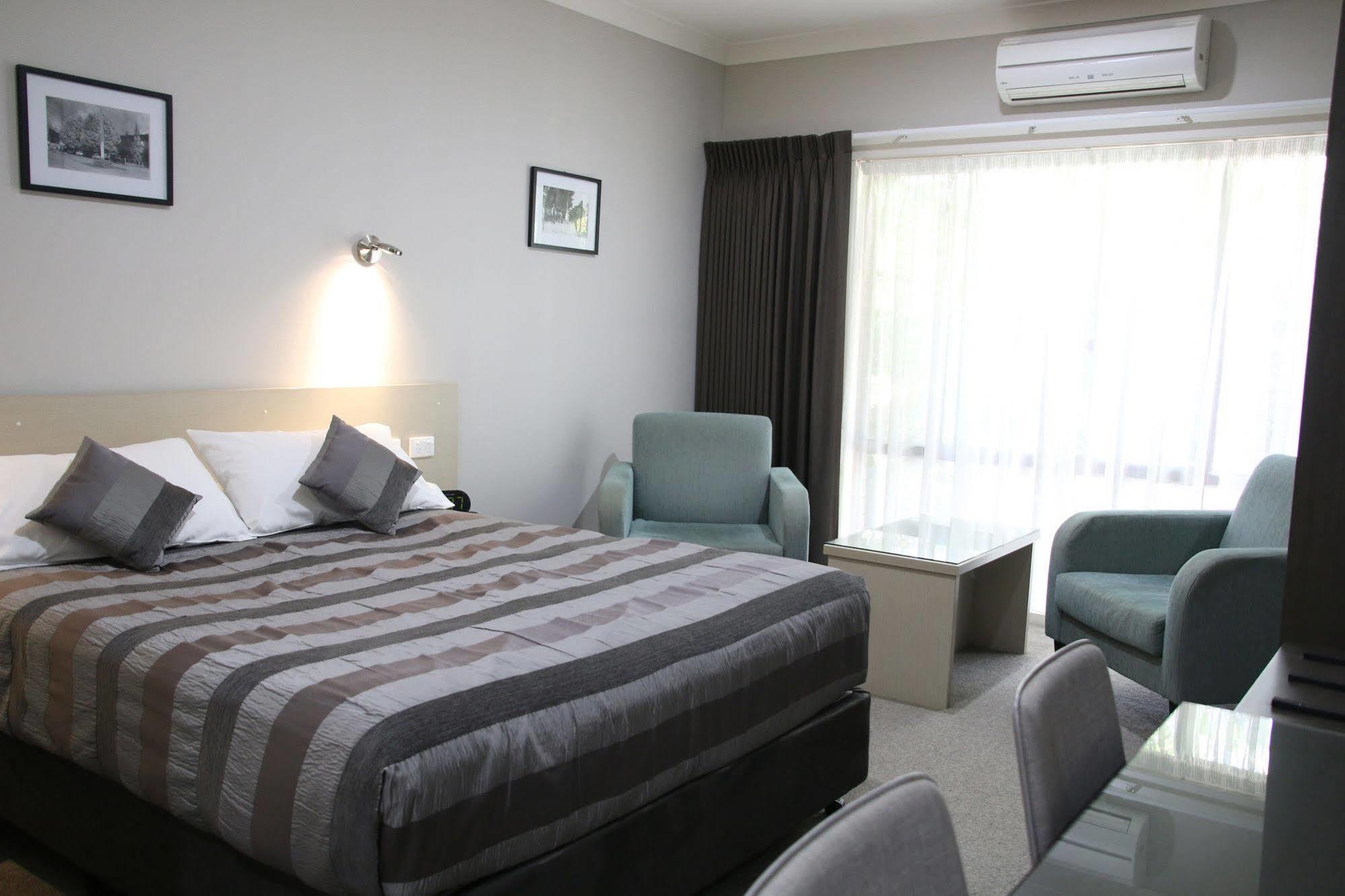 Barrass John Bright Motor Inn Extérieur photo