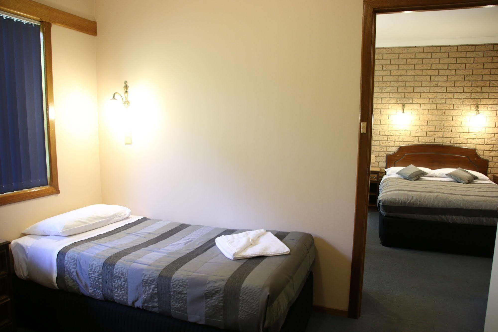 Barrass John Bright Motor Inn Extérieur photo