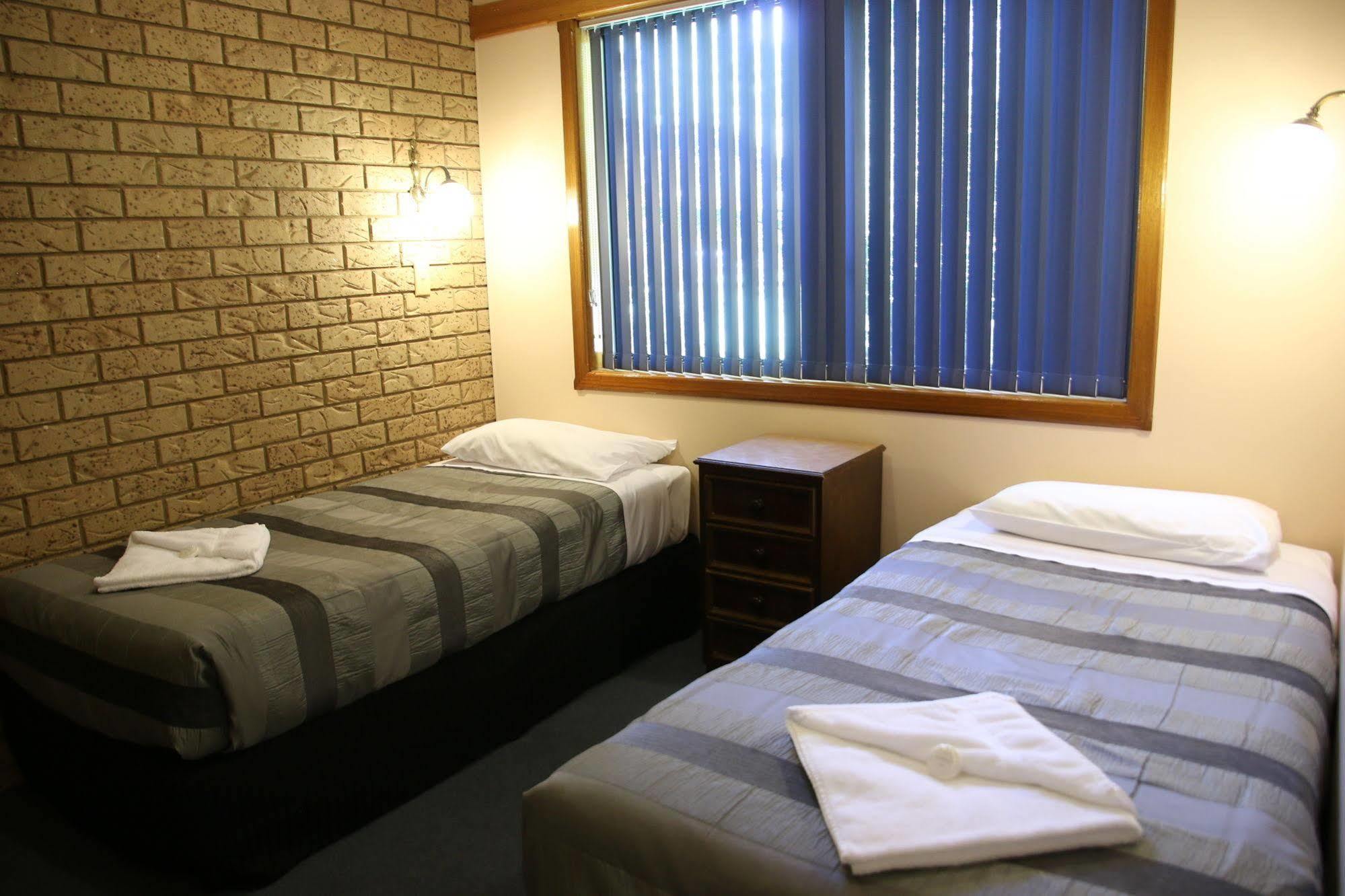 Barrass John Bright Motor Inn Extérieur photo
